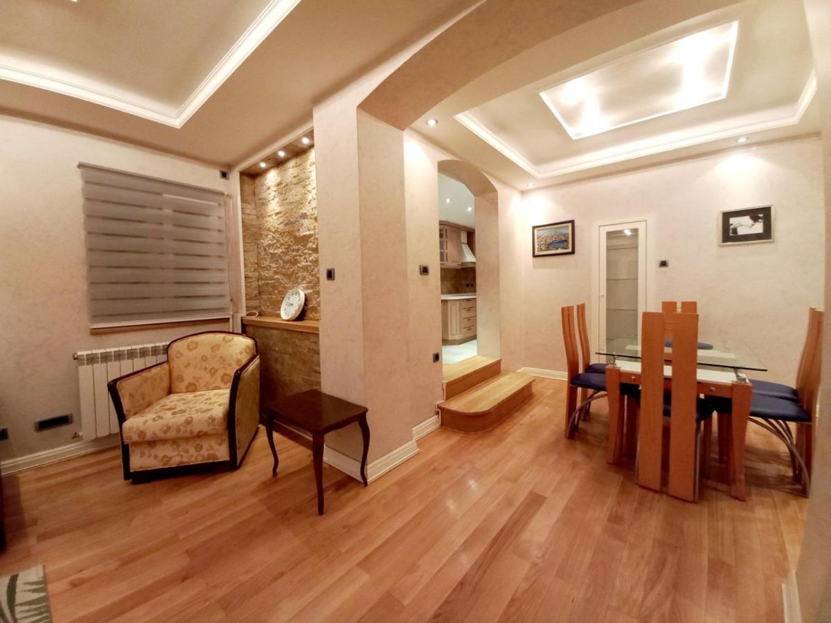Alex Lux Appartement Belgrado Buitenkant foto