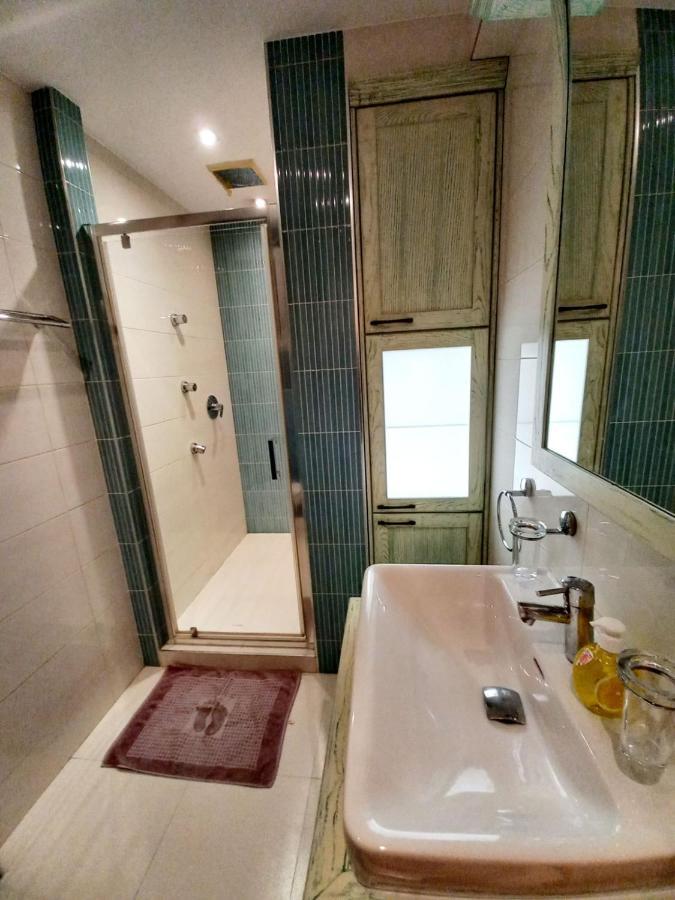 Alex Lux Appartement Belgrado Buitenkant foto