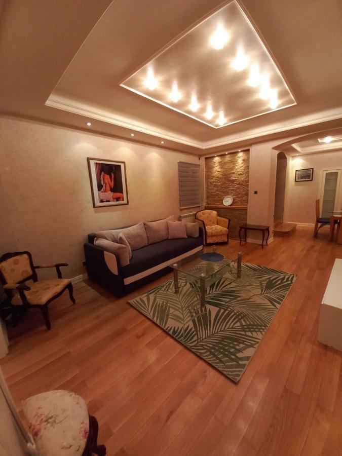Alex Lux Appartement Belgrado Buitenkant foto