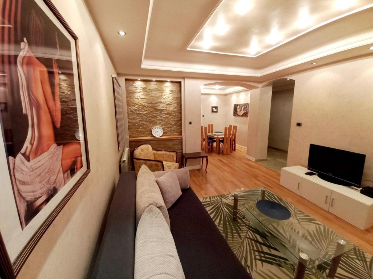 Alex Lux Appartement Belgrado Buitenkant foto
