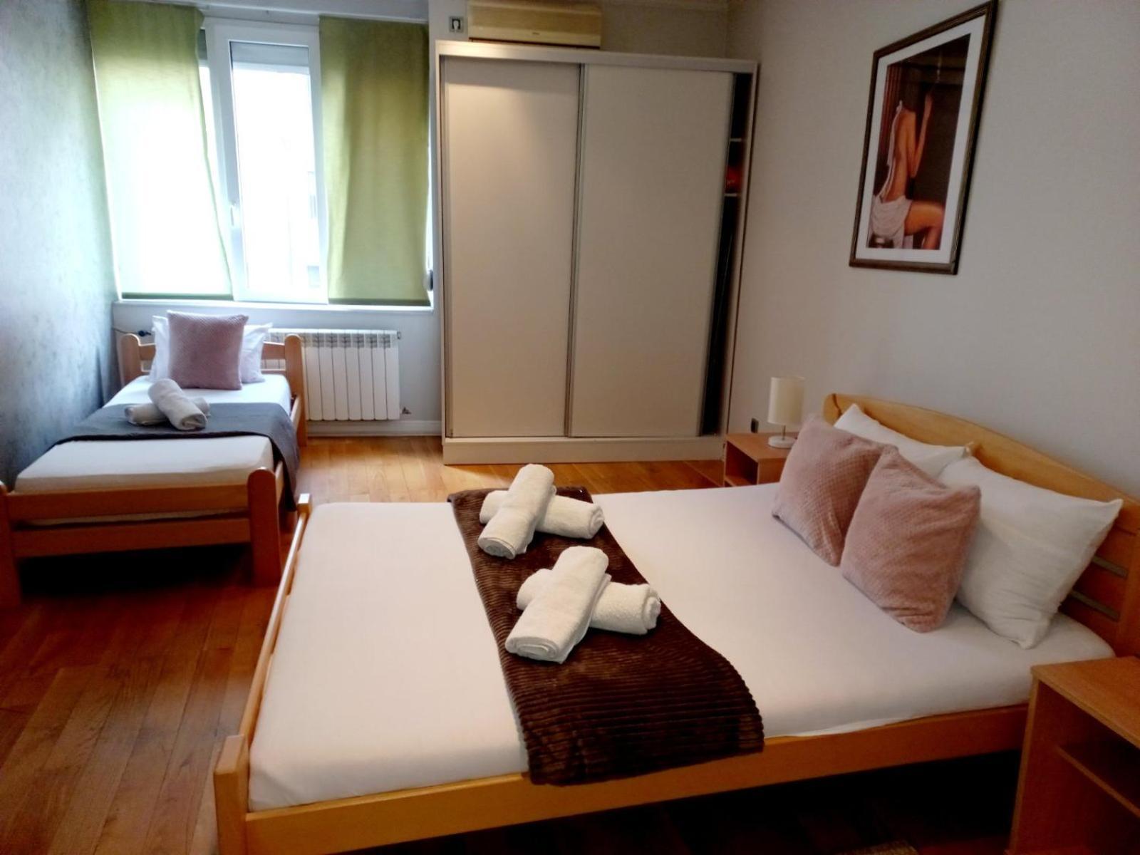 Alex Lux Appartement Belgrado Buitenkant foto